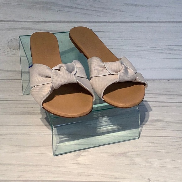 Rothy’s “The Knot” sandals - Picture 2 of 12